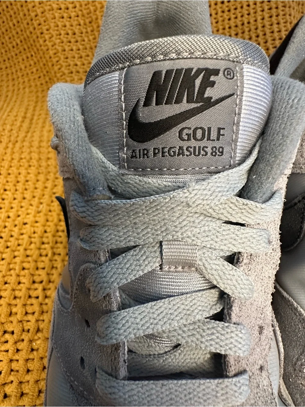 Nike Men’s (GOLF AIR PEGASUS 89) Light Gray and Black Suede-Accent Sneakers
